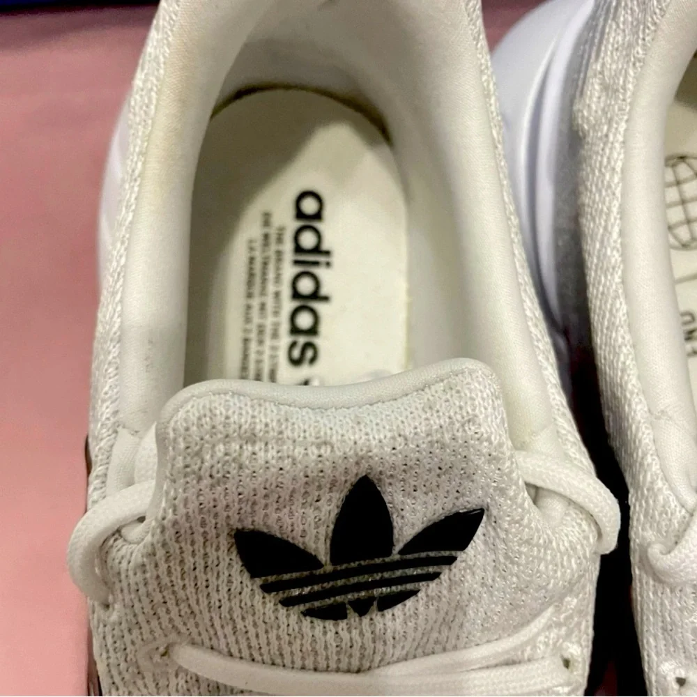 Adidas brand new running shoes - Picture 3 of 4